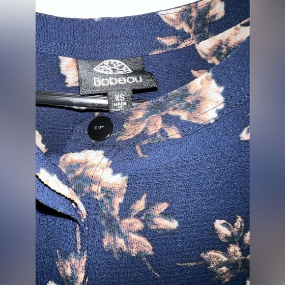 ❄️ NWOT- LADIES BOBEAU SLEEVELESS TOP- SIZE XS- SPRING/SUMMER PARTIAL BUTTON - Picture 4 of 4